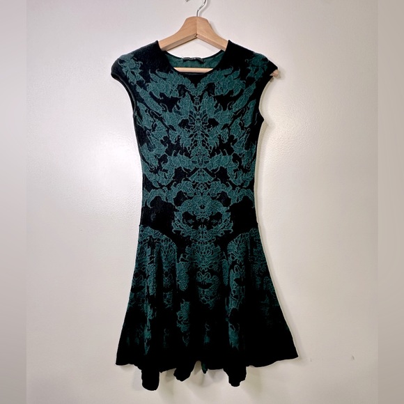 RVN Dresses & Skirts - RVN Jacquard Knit Emerald Green and Black Drop Waist Cap Sleeve Dress Size M